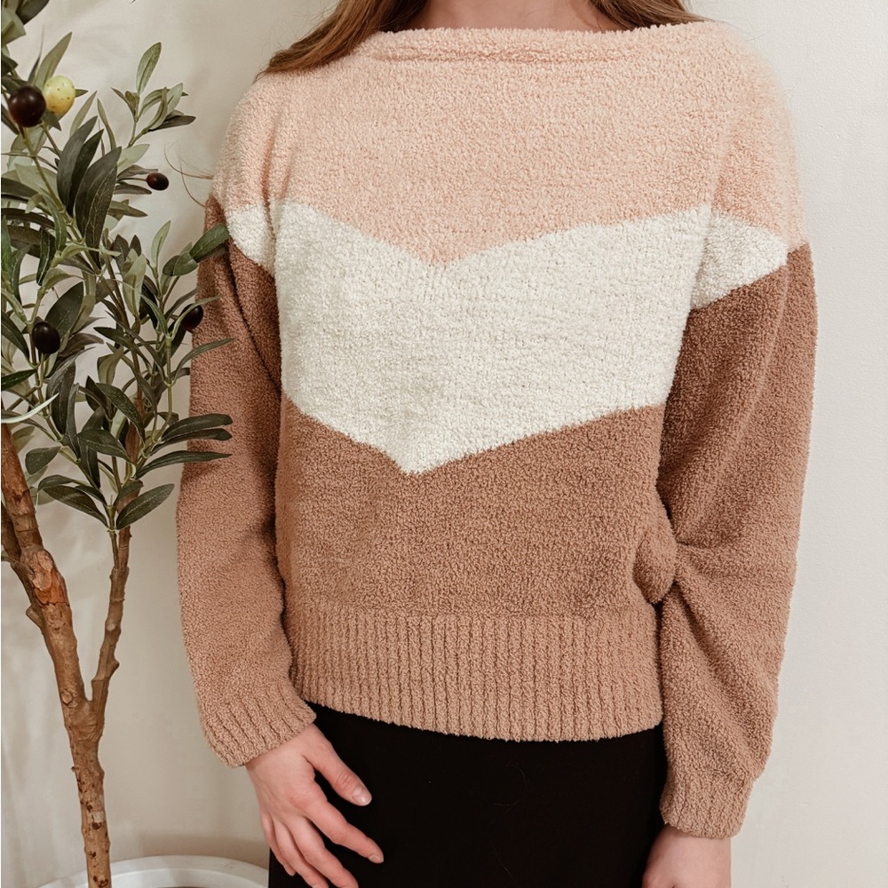 Cute cozy sweater!! 🤎🧸